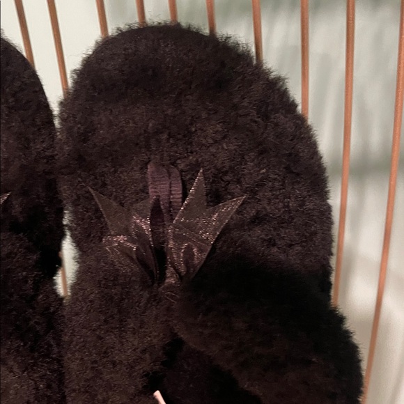 UGG Women's Flip Flop Slippers - Picture 4 of 10